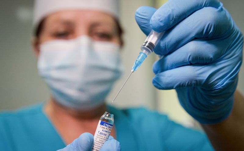 Вчені: третя доза вакцини підвищує ефективність проти штаму «Омікрон» до 75%