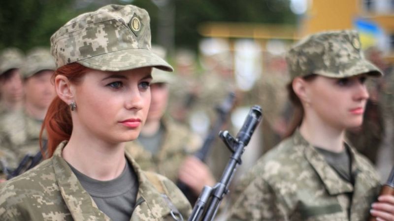 Як Арестович пояснив військовий облік для жінок
