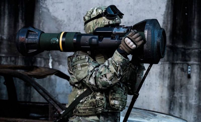 Як у Києві розвантажували британську зброю (відео)