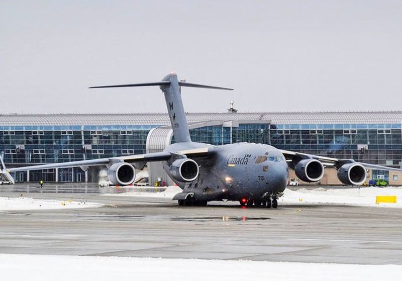 Канада відправила до України літак військової допомоги
