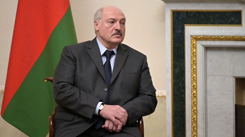 Лукашенко назвав Зеленського ''безголовим''