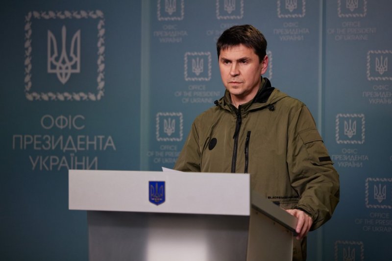 Подоляк закликав всіх не робити двох речей