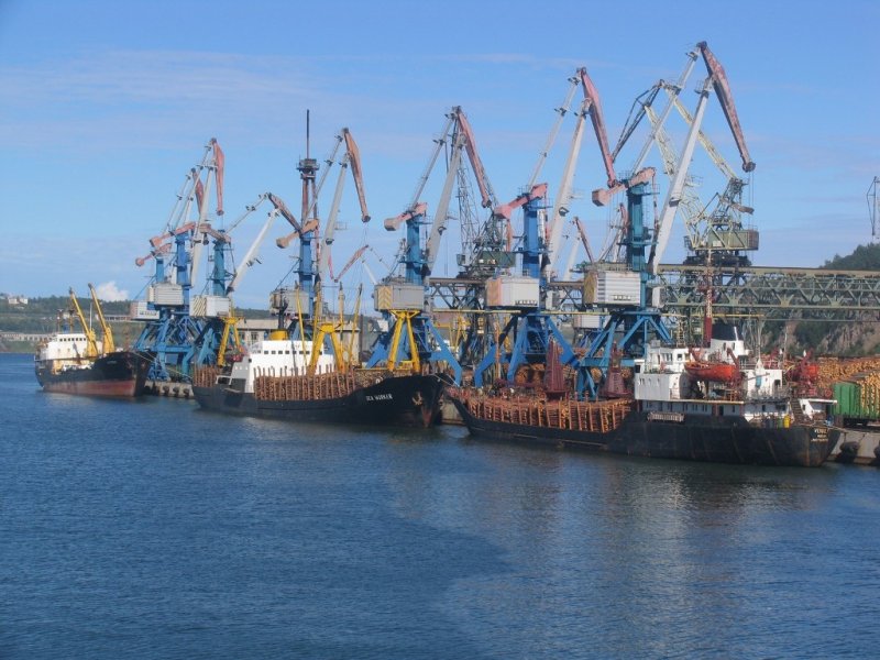Порт Бердянська окупанти почали використовувати для постачання військової техніки