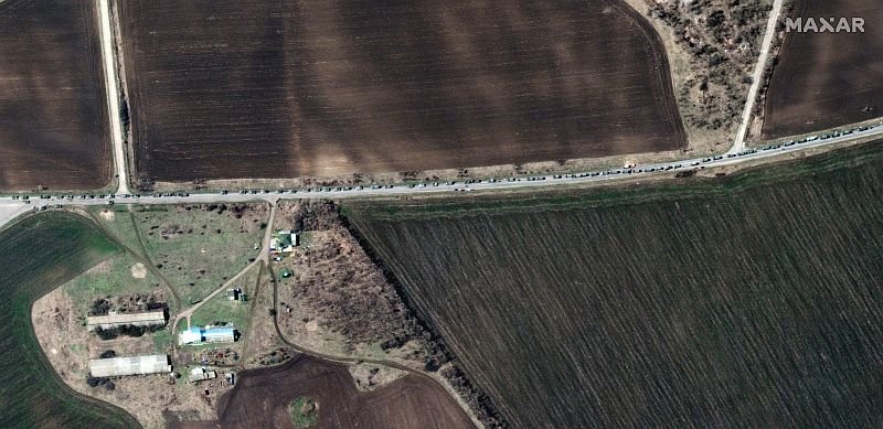 РФ продовжує стягувати війська на схід України (супутникові фото)