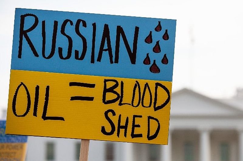 Європейці нарешті домовились про нафтове ембарго з кількома винятками