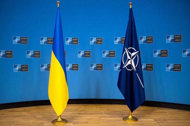 Генсек НАТО закликав Захід збільшити постачання важкої зброї Україні
