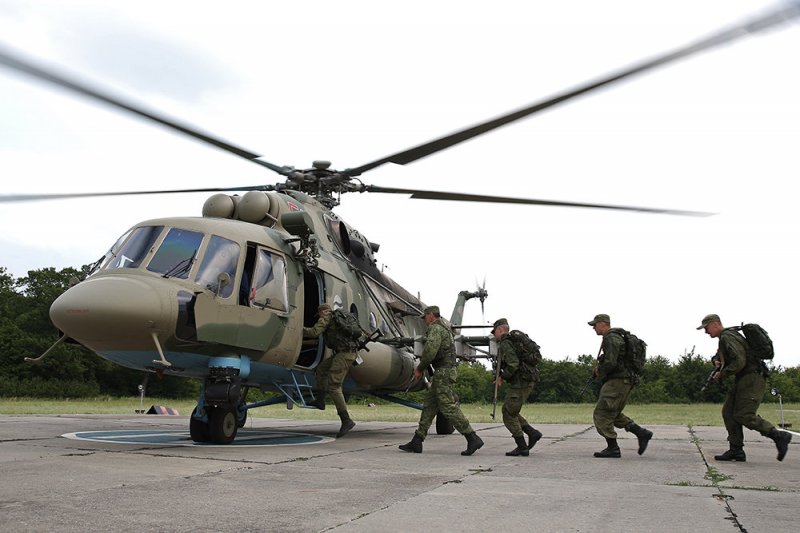 ЗСУ Байрактаром знищили російський гелікоптер з десантом над островом Зміїний (відео)