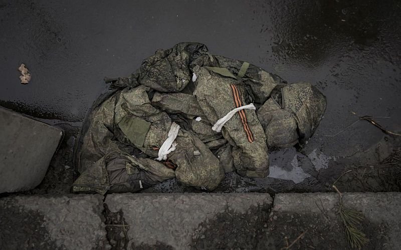 Окупанти масово видаляють інформацію про загиблих військових в Україні