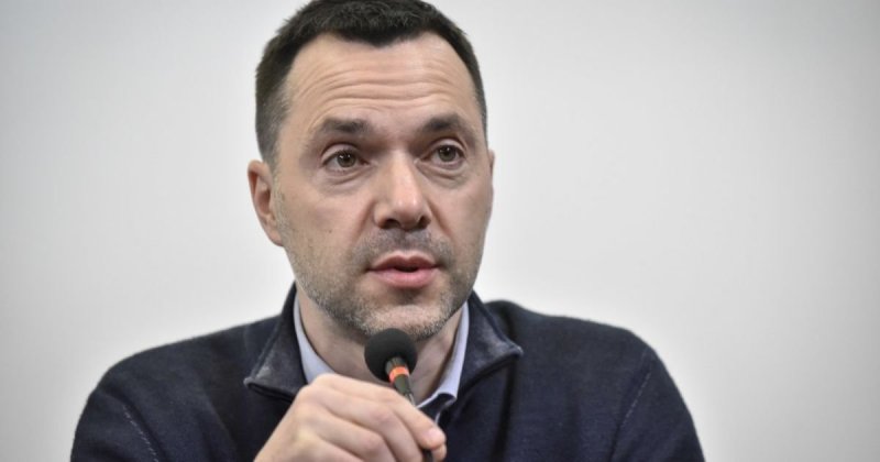 Арестович розповів що ЗСУ втягнули війська РФ у пастку