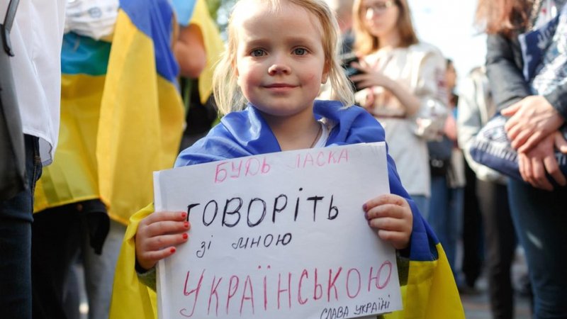 У Маріуполі окупанти забороняють говорити дітям у школах українською мовою