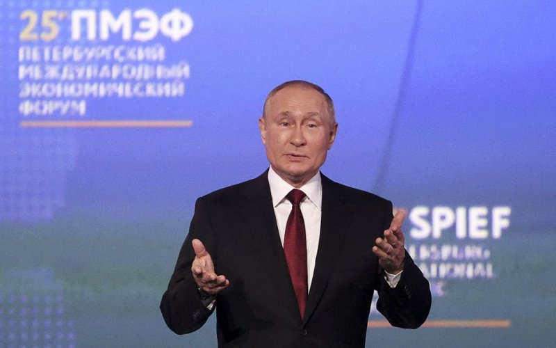 Про що говорив Путін на своєму ''економічному форумі''