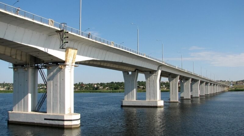 У Росії заявили про удар ЗСУ по стратегічному Антонівському мосту в Херсоні