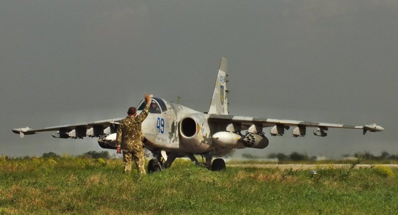Україні передали партію літаків Су-25