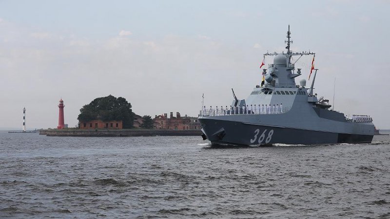 Росія пришвартувала пошкоджений корабель до Севастополя