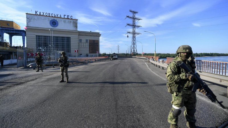 Окупанти хочуть засипати шлюз на Каховській ГЕС