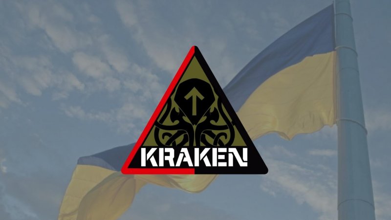 Спецпідрозділ Kraken показав, як полонені окупанти перефарбовують стелу Куп'янську у кольори українського прапора
