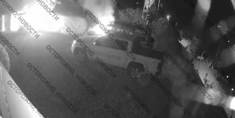 Російському пропагандисту спалили машини в Криму (фото)