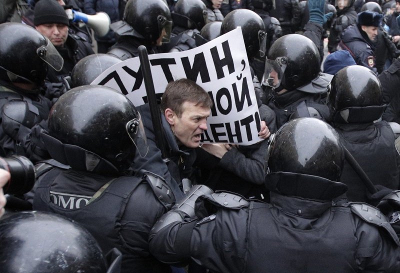 Росіян кличуть палити військкомат та виходити на акції протесту