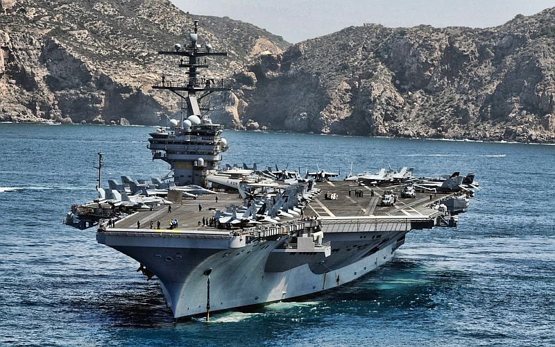 Екіпаж авіаносця USS George H. W. Bush готовий дати відсіч Росії