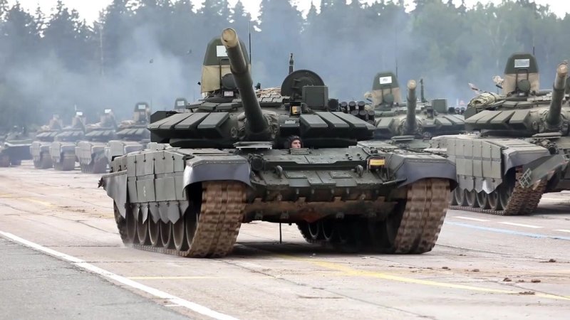 У Forbes підрахували, скільки танків щодня втрачають у боях Росія та Україна
