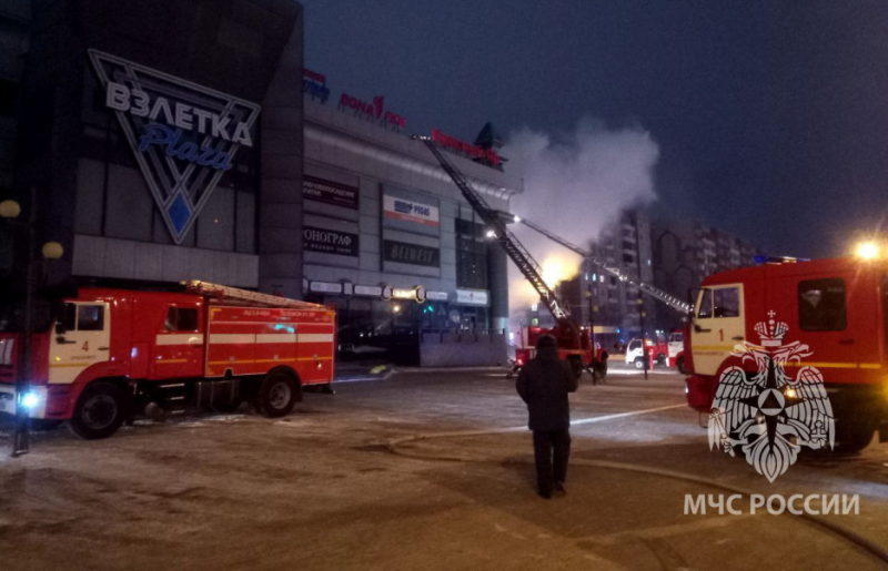 Потужна пожежа у торговому центрі Красноярська