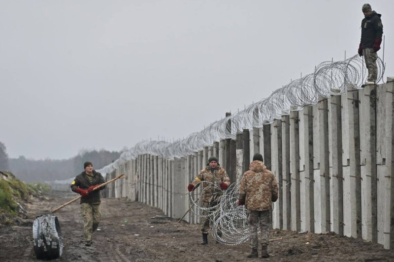 Україна будує стіни на кордоні з Білоруссю (фото)