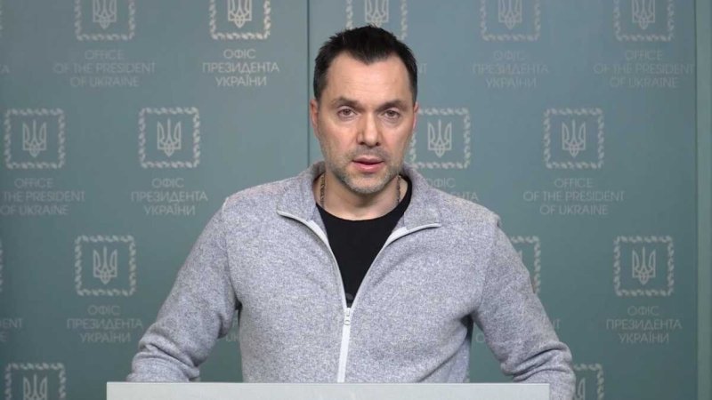 Арестович пояснив, навіщо Росія розганяє інформацію про переговори із США
