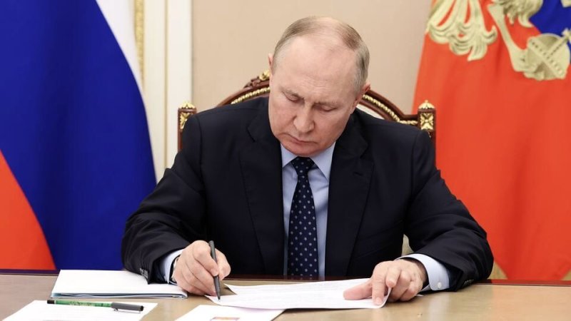 Скільки Путін закладає грошей в бюджет РФ 2023 року на війну з Україною