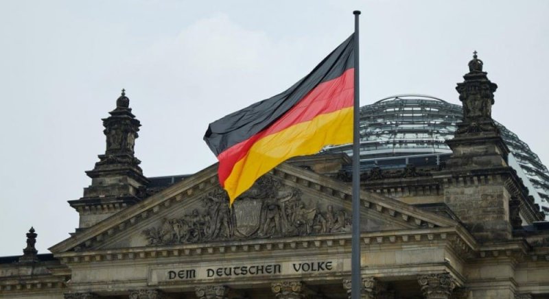 Уряд Німеччини зробив заяву щодо вибухів на аеродромах в Росії