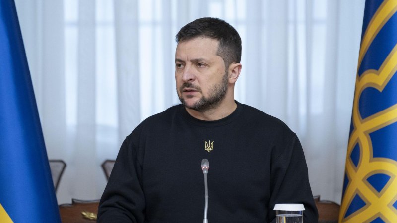 Заборона на приватні поїздки для чиновників за кордон та кадрові рішення