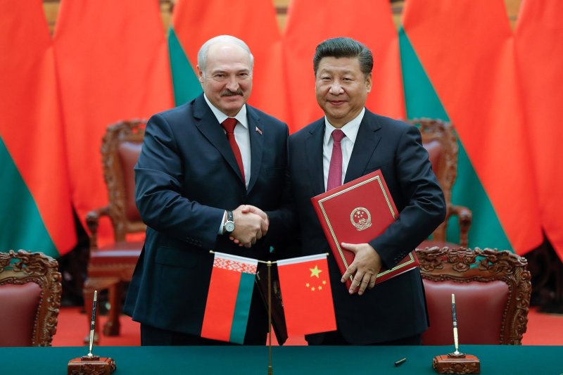 Сі Цзіньпін озвучив Лукашенку позицію Китаю про війну в Україні