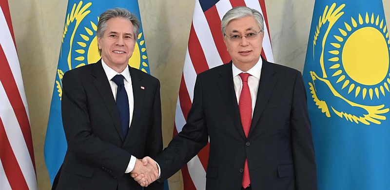 Про відносини Казахстану з РФ та США