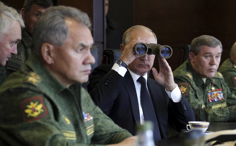 Військове керівництво РФ хоче але не може переконати Путіна