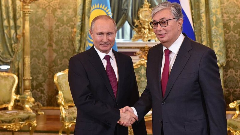Москва вмовляє Казахстан дозволити реалізувати важливий для Путіна проєкт