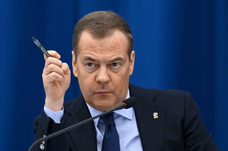 Південна Корея відповіла на погрози Медведєва щодо постачання зброї Києву