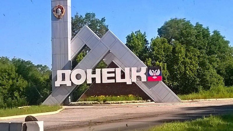 У Донецьку пролунала серія потужних вибухів