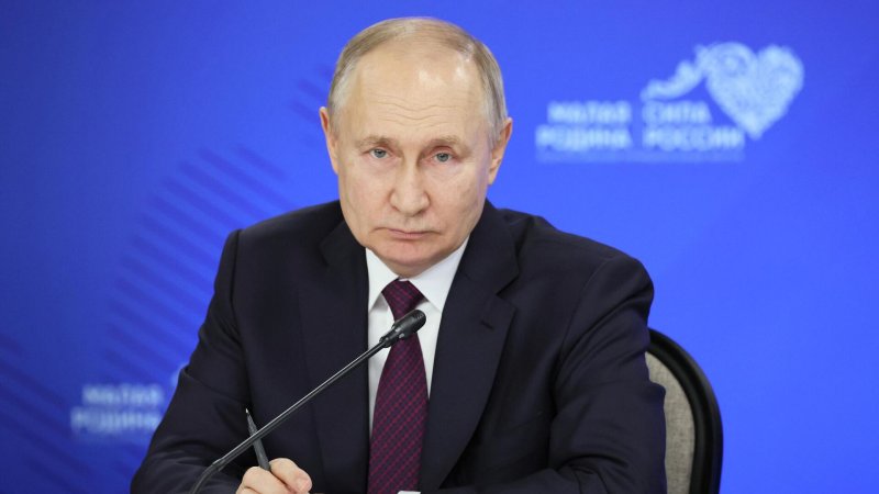 Хто рятує Путіна та економіку РФ від колапсу