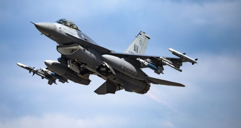 Цікаві подробиці щодо F-16  для ЗСУ від американського пілота