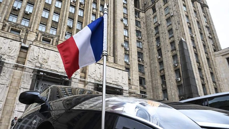 Як в Кремлі намагались залякати Францію