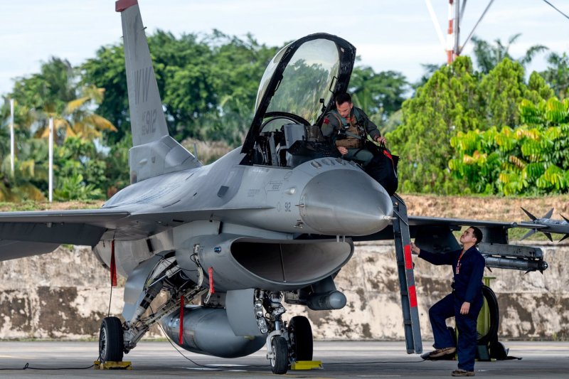 Американці готові керувати F-16 в Україні
