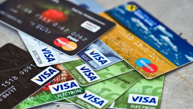 Українцям обмежать перекази з картки на картку