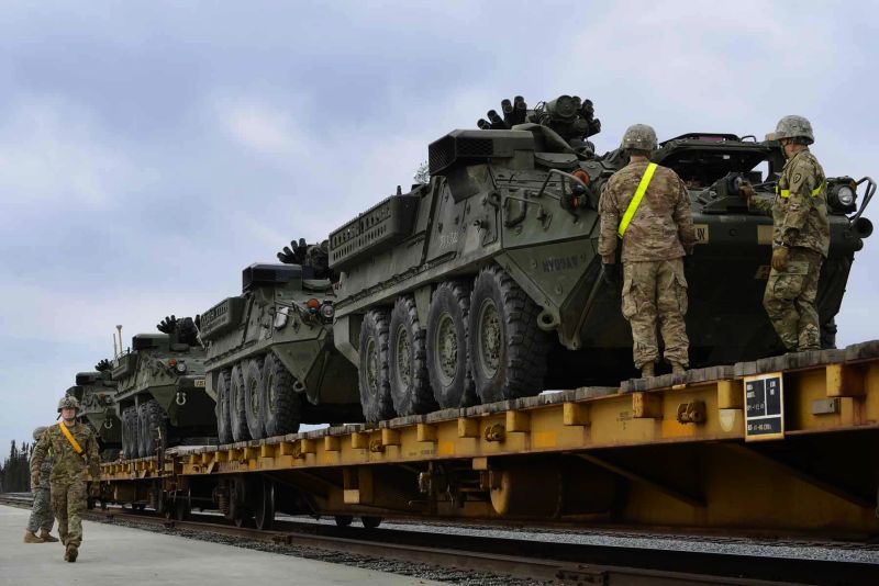 США відновлюють постачання зброї та розвідданих Україні