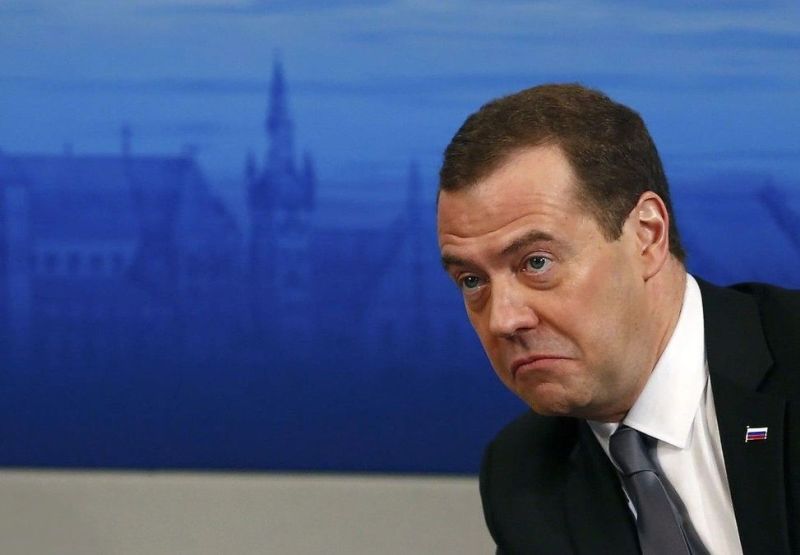 Істерика в Москві: Пєсков кидає виклик санкціям, Медведєв — лідерам Європи