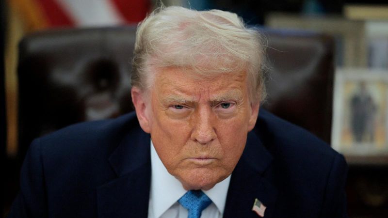 Трамп про Путіна та масовані обстріли: «Він абсолютно збожеволів»