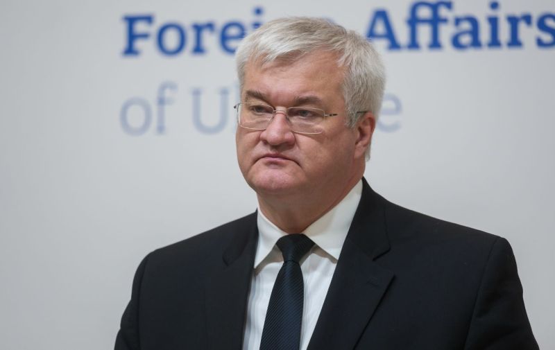 Україна  висилає двох угорських дипломатів