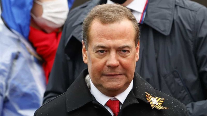 Медведєв погрожує Генсеку НАТО