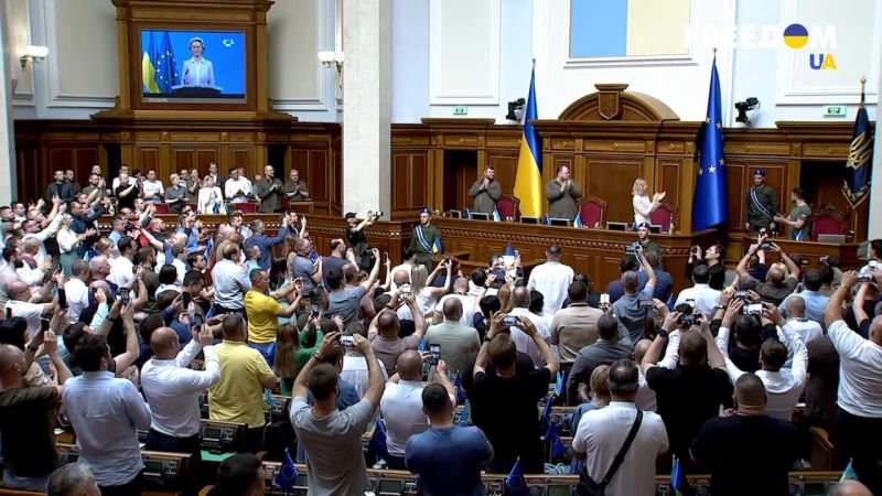 Як тиск Заходу змушує Зеленського діяти, та чому це лякає "Слугу народу"