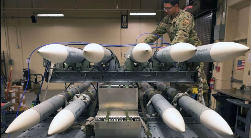 США готують мега-допомогу Україні: $54,6 млрд та AMRAAM-и у новому пакеті