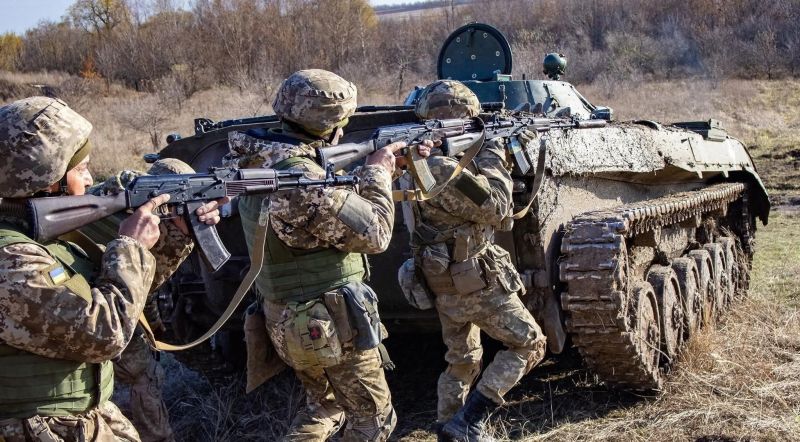 Військові розповіли про нову тактику наступу росіян на сході