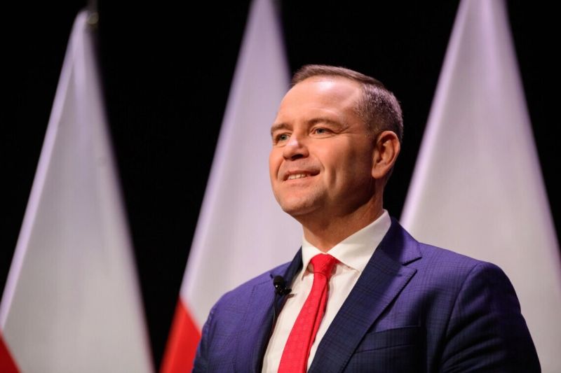 Новий президент Польщі заблокував допомогу українським біженцям та Starlink